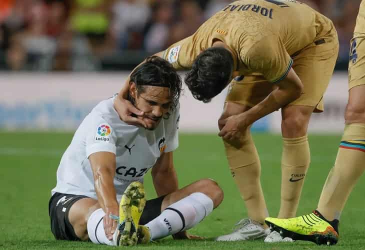 Cavani se entrena al margen pero ya pisa el césped