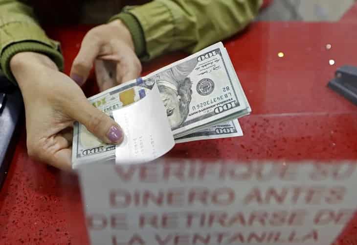El dólar supera por primera vez la barrera de los 5.000 pesos en Colombia