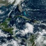 El huracán Lisa toca tierra cerca de Ciudad de Belice con vientos de 140 km-h