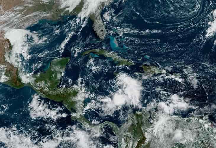 El huracán Lisa toca tierra cerca de Ciudad de Belice con vientos de 140 km-h
