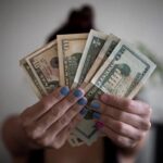 El precio oficial del dólar en Venezuela supera los nueve bolívares