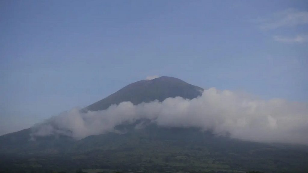 Expertos vigilan el comportamiento de volcán Chaparrastique en El Salvador