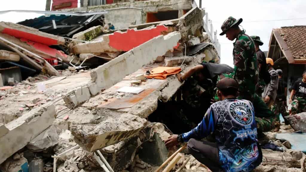 Indonesia cifra en 268 los muertos por el terremoto de 5,6 de magnitud