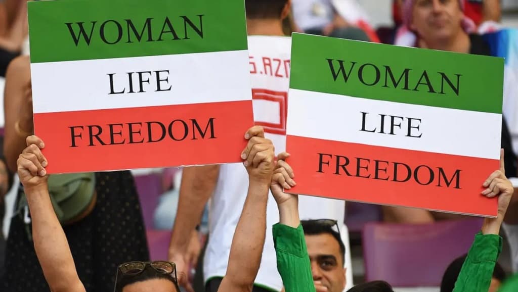 La afición iraní protesta por la mujer