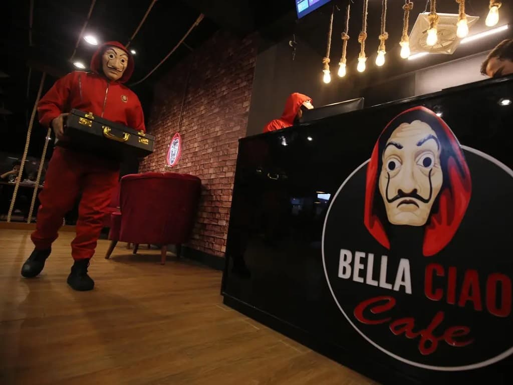 “La casa de papel” inspira un popular café en Pakistán