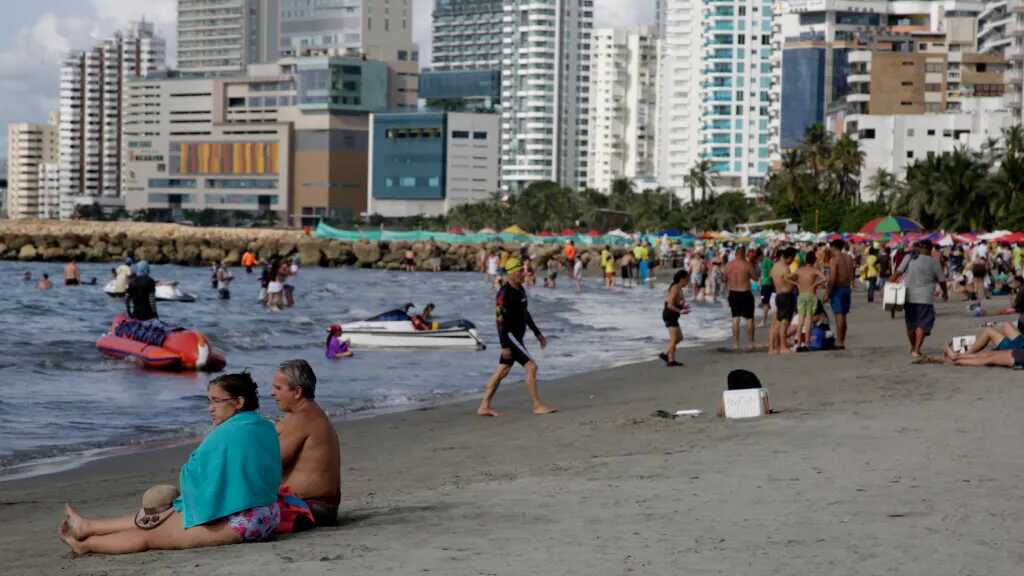 La economía colombiana crecerá un 8,1 % en 2022 y un 1,2 % en 2023, según la OCDE