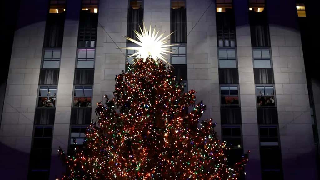 Llega a Nueva York el emblemático árbol de Navidad del Rockefeller Center