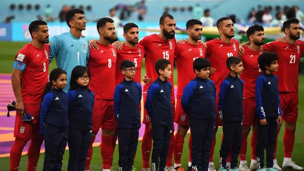 Los futbolistas iraníes no cantaron el himno en señal de protesta