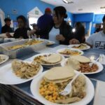 Migrantes se apoyan en el norte de México por el Día de Acción de Gracias