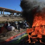 Migrantes y autoridades se enfrentan en el norte de México por desalojo