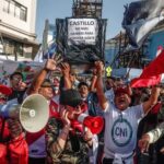 Miles de peruanos marchan contra el Gobierno y piden la renuncia de Castillo