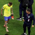 Neymar se retira tocado