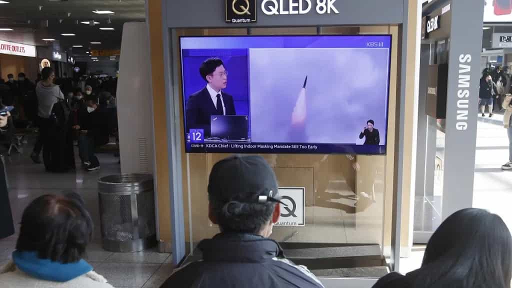 Pionyang redobla su desafío lanzando un misil intercontinental que cayó cerca de Japón