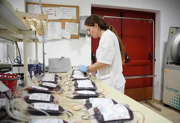 Sangre creada en un laboratorio se transfunde por primera vez a las personas