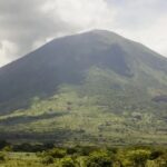 Un volcán de El Salvador continúa expulsando gases, sin que se reporten víctimas
