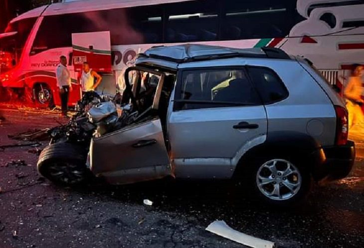 Cuatro muertos deja el choque de auto y un bus de Rápido Ochoa, en Tarazá