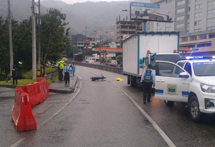 Venezolana en moto murió en accidente en la autopista Medellín-Bogotá- en puente de Zamora, este martes 8 de noviembre