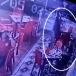 Matan a policía mientras comía en un local de hamburguesas, en Barranquilla