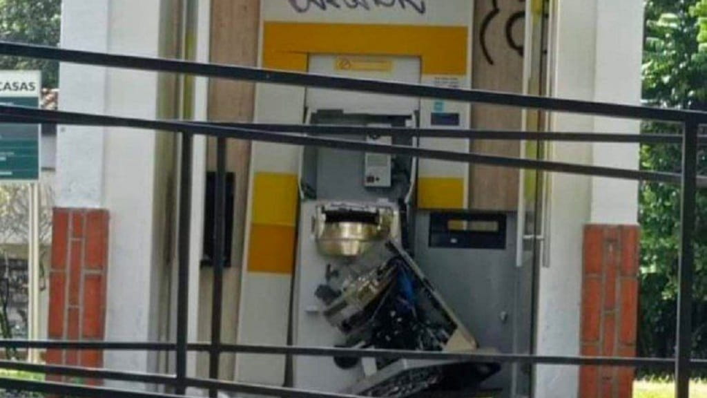 Ataque cajero electrónico_ universidad nacional de Medellín