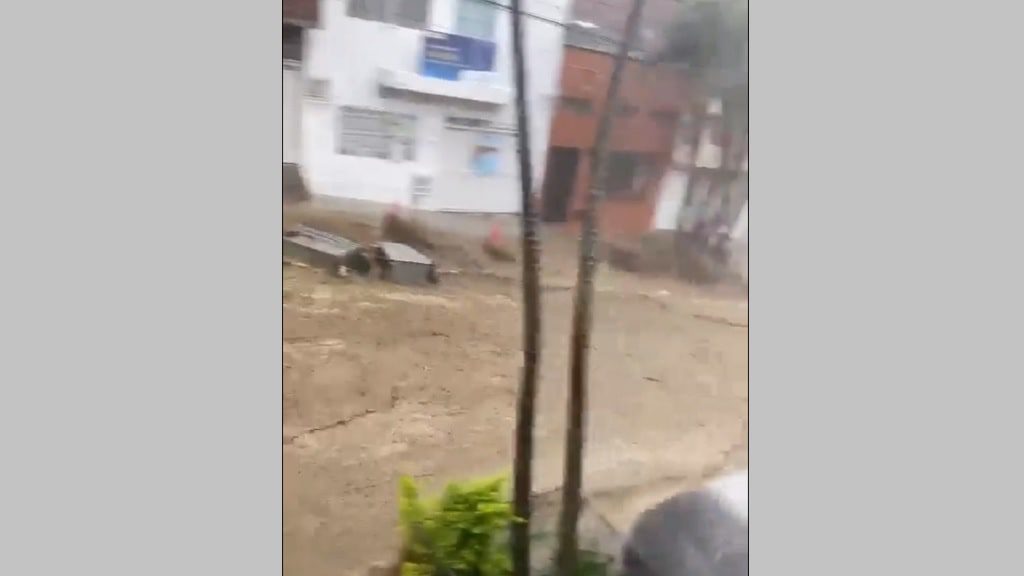 aguacero del domingo en el barrio Manrique de Medellín 