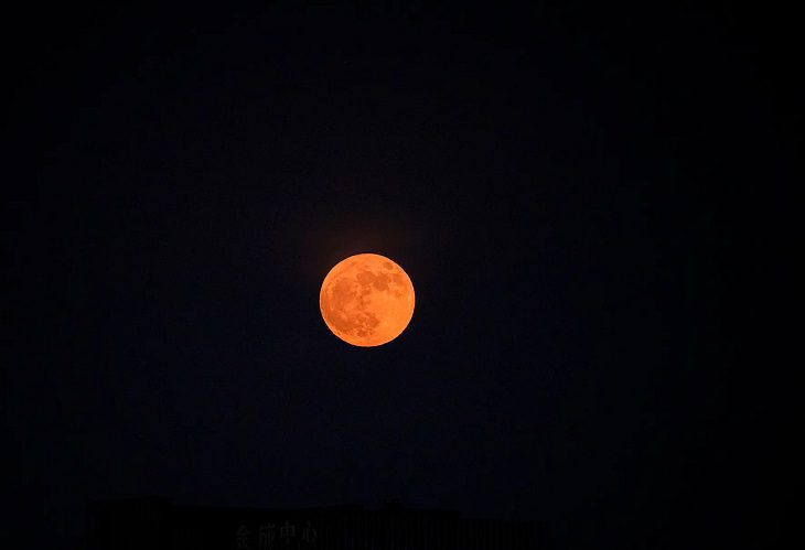 Cómo ver el eclipse total de luna de este martes