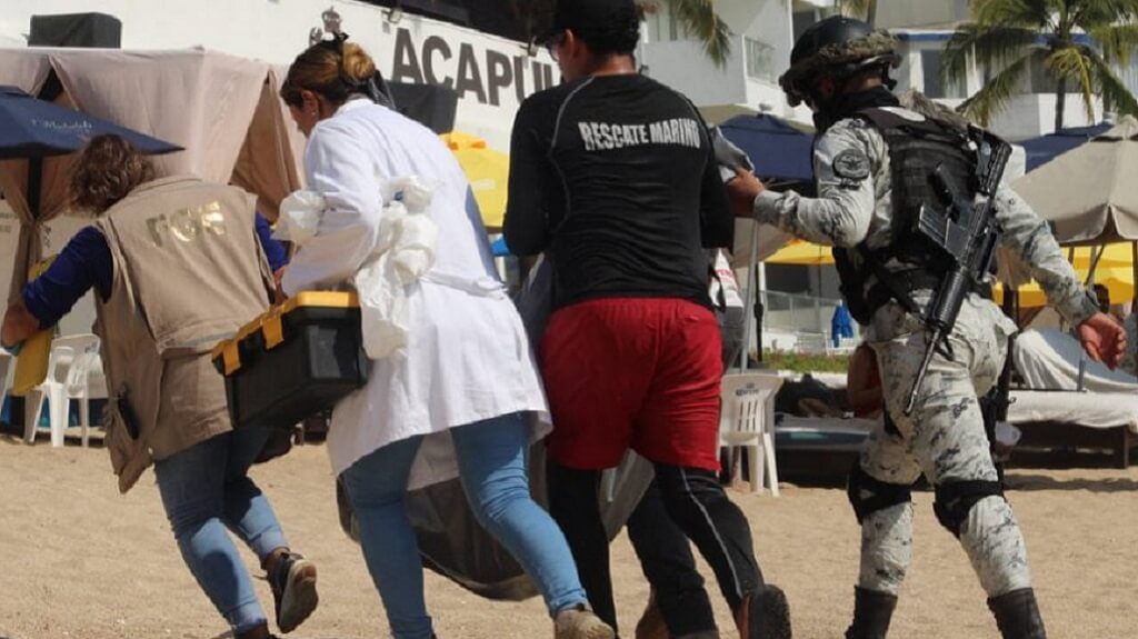 Encuentran dos cuerpos flotando en Acapulco