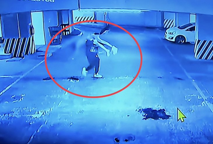 Rautel deshaciéndose del cuerpo de Ariadna Fernanda 