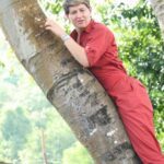 Verónica Alcocer_primera dama_trepada en un arbol