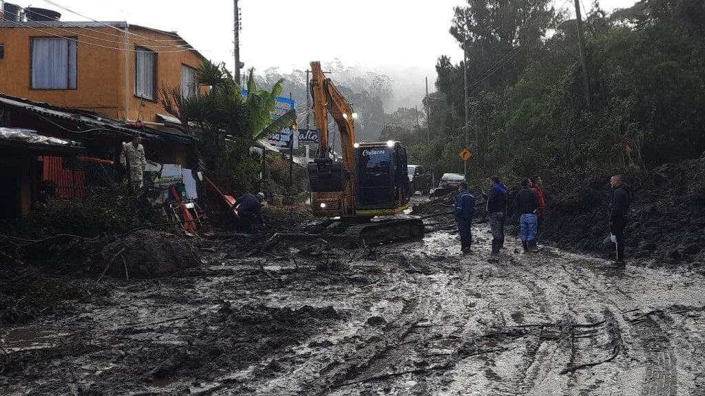 Vía Bogotá-La Calera_ dos muertos en un carro