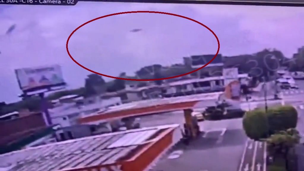 Video muestra el momento exacto de la caída de una avioneta en Medellín
