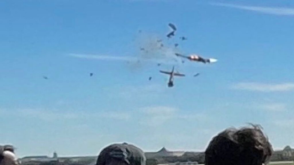 dallas_ muertos en choque de dos aviones el sábado