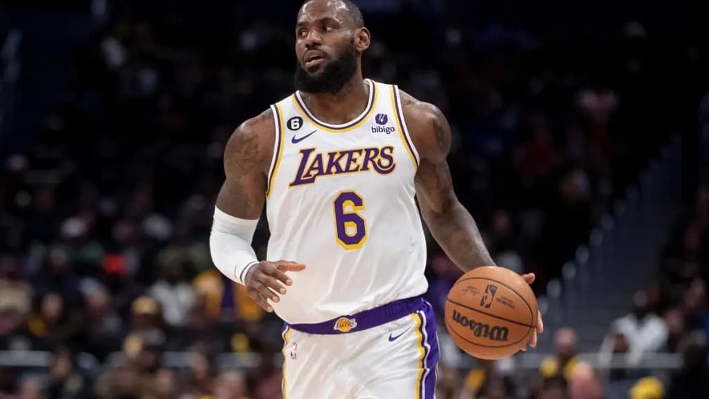 117-124 Los Lakers sufren para vencer a los Pistons, el peor equipo de la NBA