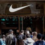 Acciones de Nike suben casi un 15 % tras la apertura de Wall Street