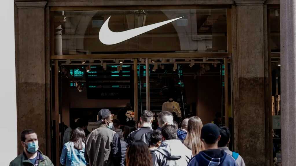 Acciones de Nike suben casi un 15 % tras la apertura de Wall Street