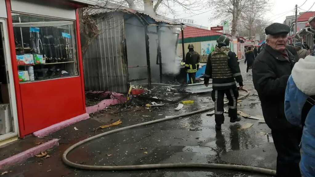 Ataques mortales a Jersón marcan los diez meses de guerra en Ucrania