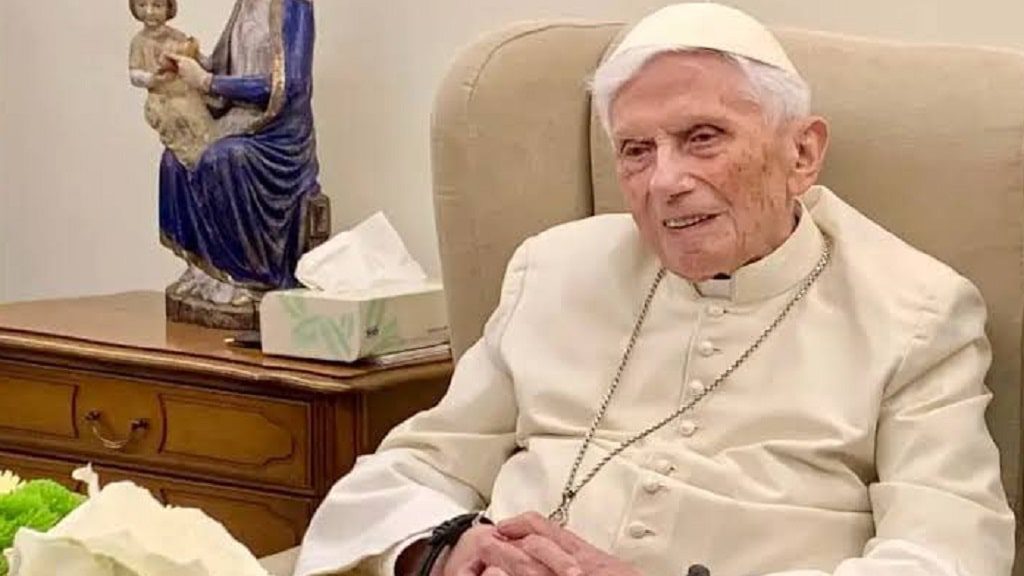 El Vaticano actualiza información sobre estado del ex papa Benedicto XVI