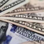 Dólar se dispara y Ecopetrol se desploma tras anuncios de cambios en el Gobierno de Petro----- Cadenas de farmacias pagarán 10.700 millones de dólares por la crisis de opioides en EE