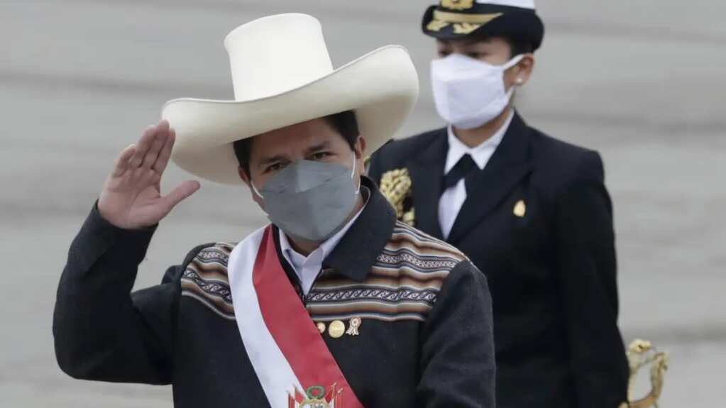 Castillo afirma que nada impedirá que siga al mando del Perú hasta 2026