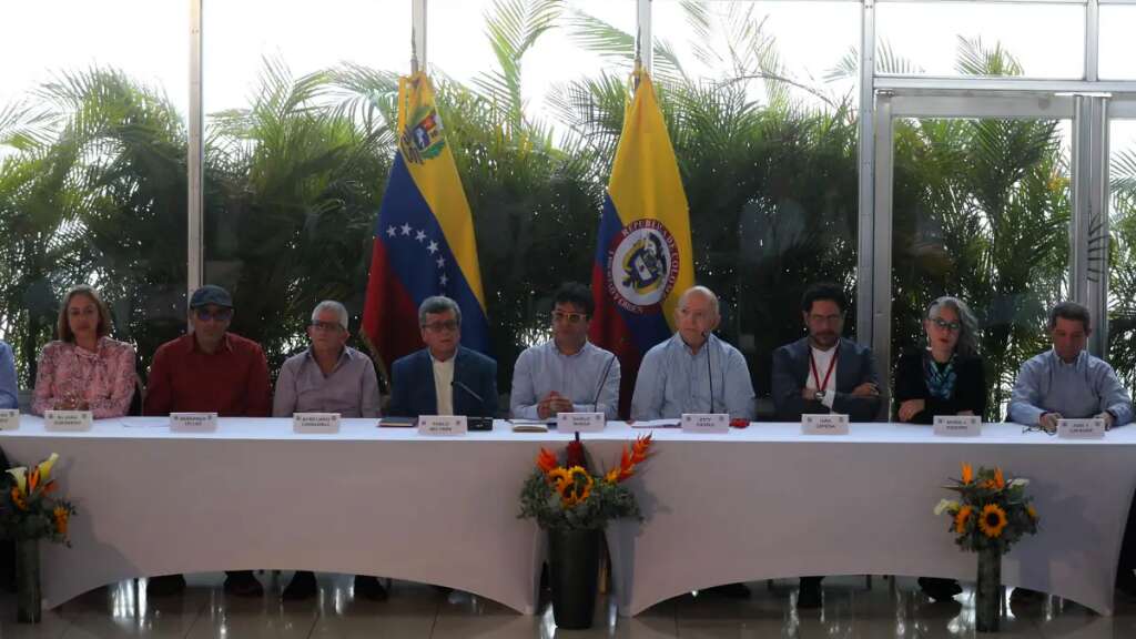 Colombia y el ELN, cuatro pasos más cerca de la paz tras diálogos en Caracas