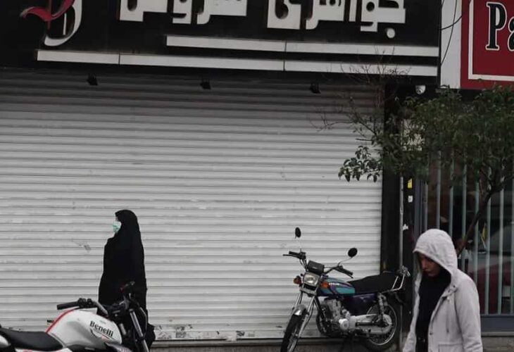 Comercios parcialmente cerrados y movilizaciones de universitarios en la huelga de Irán
