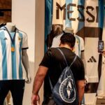 Comienza la venta de la nueva camiseta de la Albiceleste con las tres estrellas