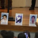 Comienzan a indemnizar a 8.287 víctimas de grupos paramilitares en Colombia