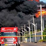 Después de 60 horas apagan incendio en depósito de combustible en Barranquilla