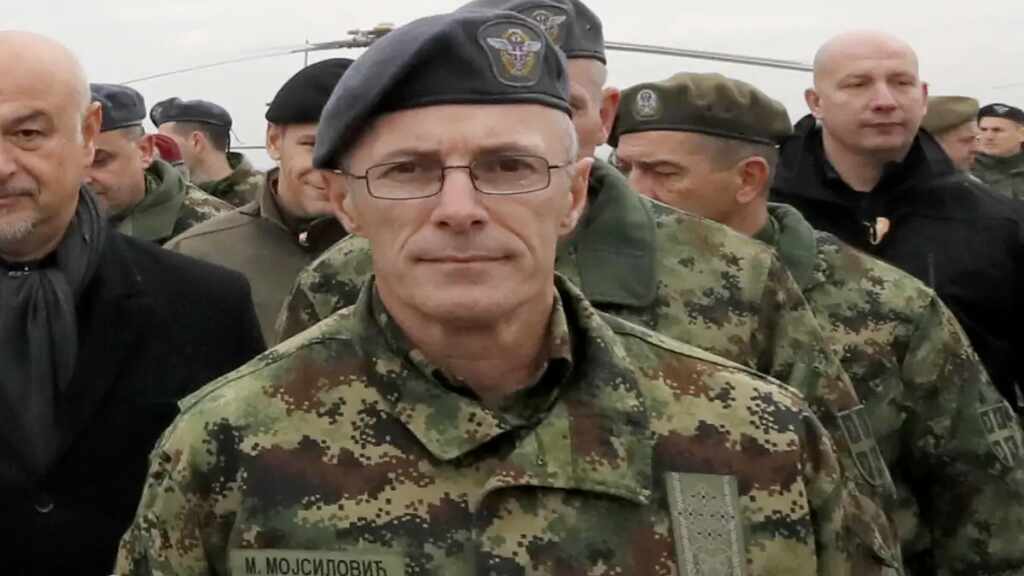 El Estado mayor serbio pide desplegar tropas en la frontera con Kosovo