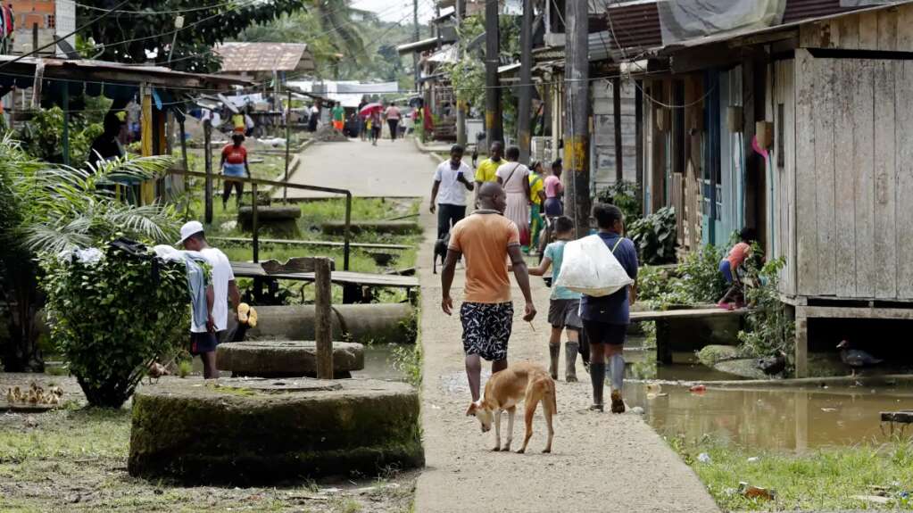 El conflicto lleva el hambre a los niños del Chocó