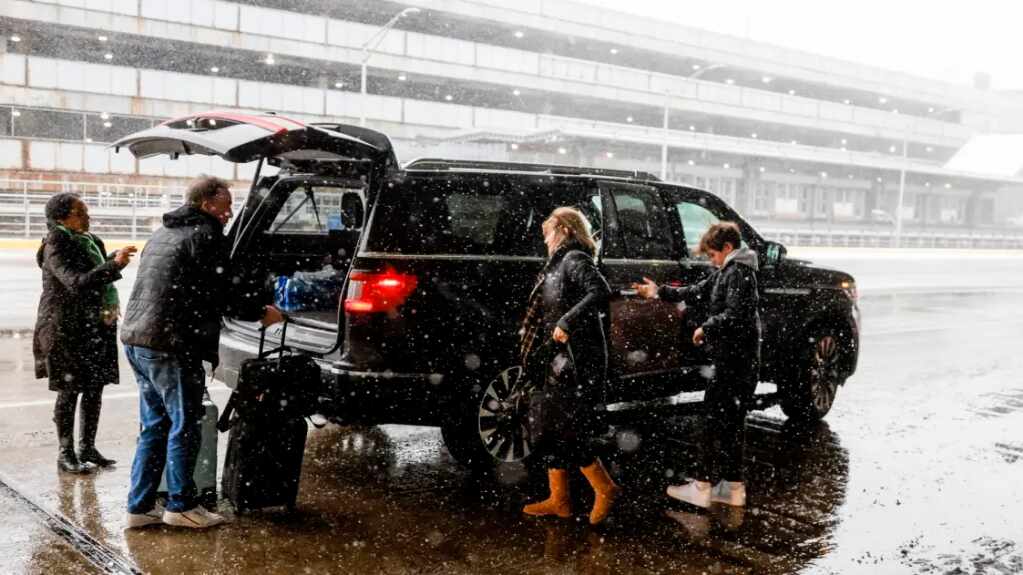 Tormenta helada en EE.UU. deja a miles de personas sin viajar y a millones sin luz