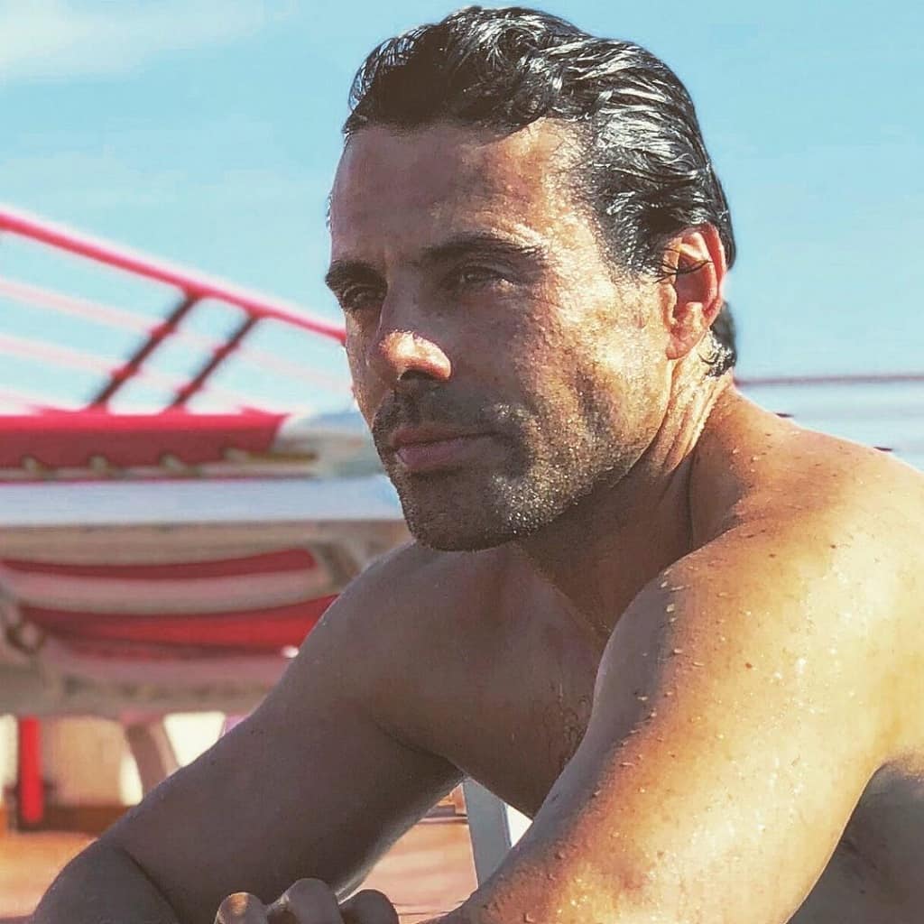 Emmanuel Esparza- cambio físico- fotos en la playa 