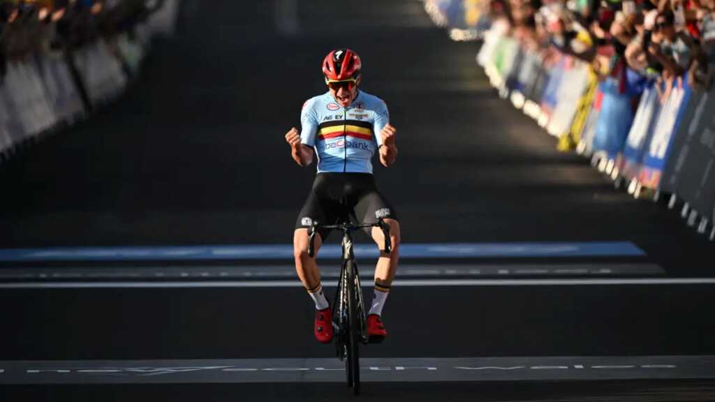 Evenepoel abrirá academia para que los jóvenes hagan bici en vez del fútbol