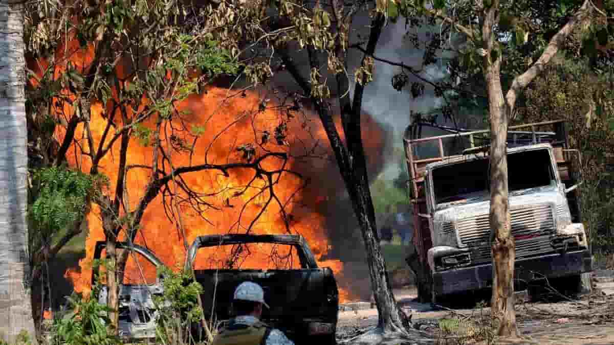 Explosión de ducto por presunta toma clandestina deja un muerto en México