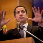 Juan Guaidó es expulsado de Colombia y viaja a Miami en un vuelo nocturno---- Guaidó ratifica la suspensión del debate sobre el fin del «gobierno interino»